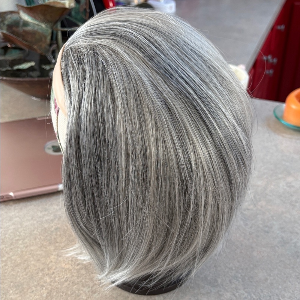 Silver Hair Bob Style Wig - Picture 4 of 5